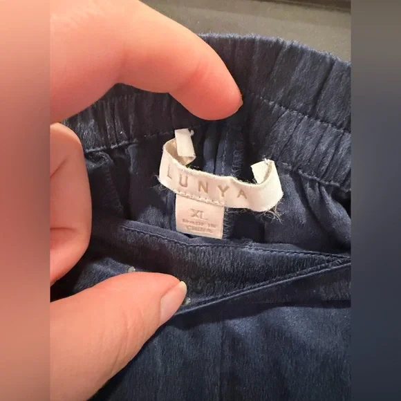 Lunya Nordstrom navy blue silk short sleeve t shirt top and shorts pajama set - Picture 9 of 11